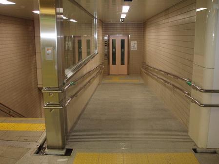 R2号線天王寺駅第1号線連絡EV設置に伴う構築及び仕上げ工事