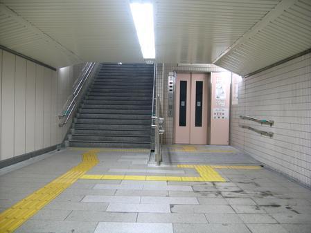 R2号線天王寺駅第1号線連絡EV設置に伴う構築及び仕上げ工事
